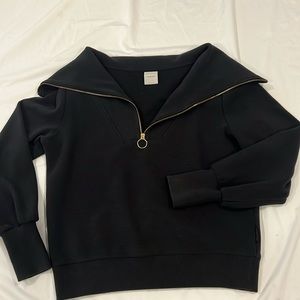 Varley half zip pullover in black rib size medium.